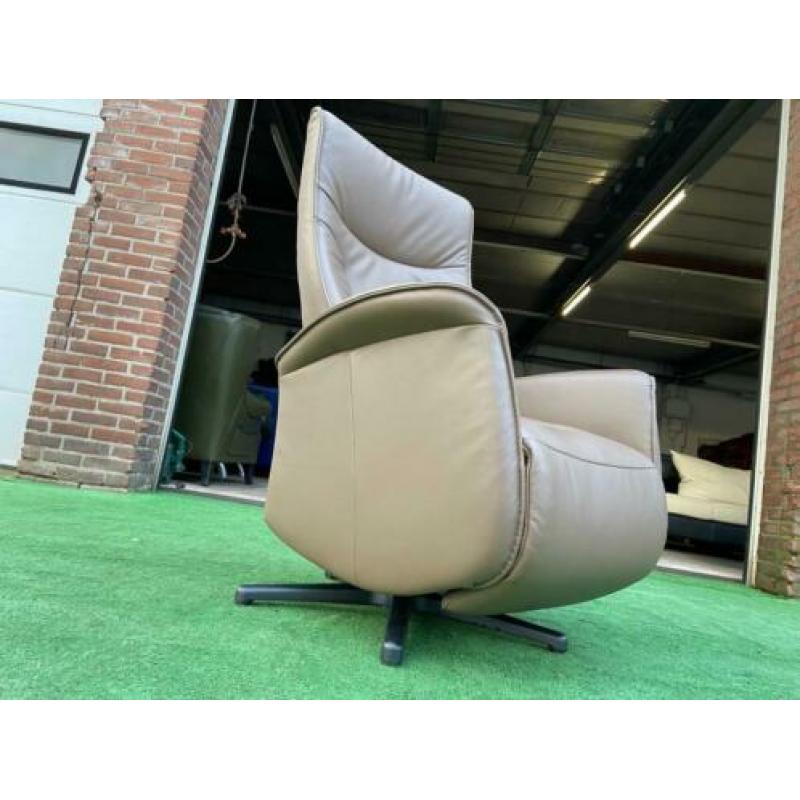 Als NIEUW leren draaifauteuil MULTI met 2 motoren + accu