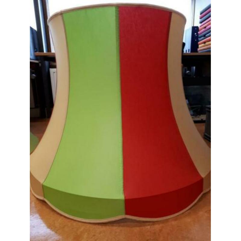 2 lampenkappen rood/groen/beige-geel