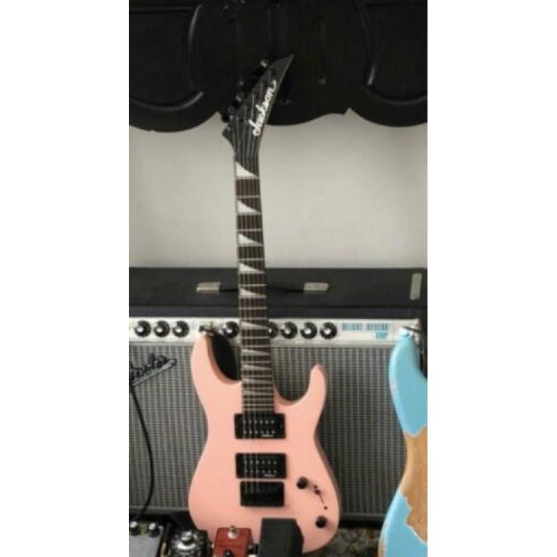 Jackson Kinder gitaar 3/4 roze nitro upgraded