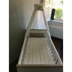 Landelijke babykamer inc aerosleep topper en speciaal matras