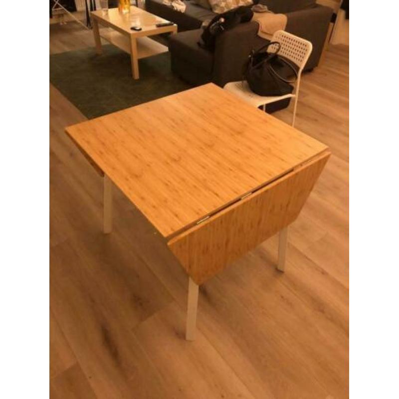 Dining table with foldable leaf