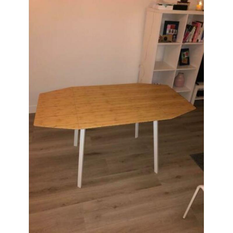 Dining table with foldable leaf