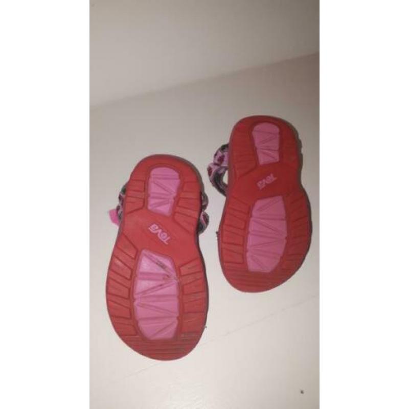 Teva sandalen maat 21 (aardbeien)