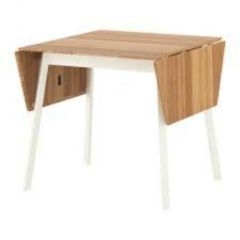 Dining table with foldable leaf