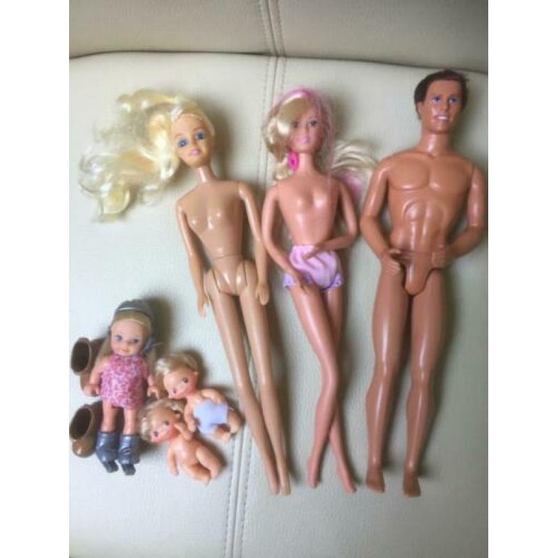 Barbie poppen en kleertjes