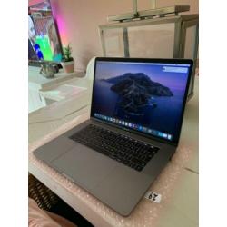 MacBook 2017 15" Retina /i7-2.8 GHz/16GB/256GB / Applecare +