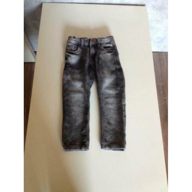 1x blauwe jeans+knie scheur+2x zwart grijze jeans maat 92