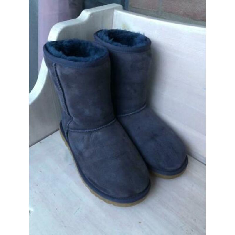 Uggs donkerblauw halfhoog