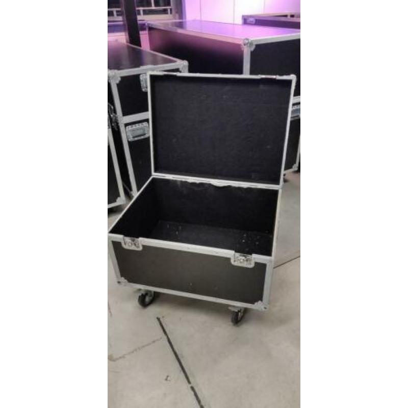 Flightcase op wielen b70 / d50 / h40 , met wielen 50