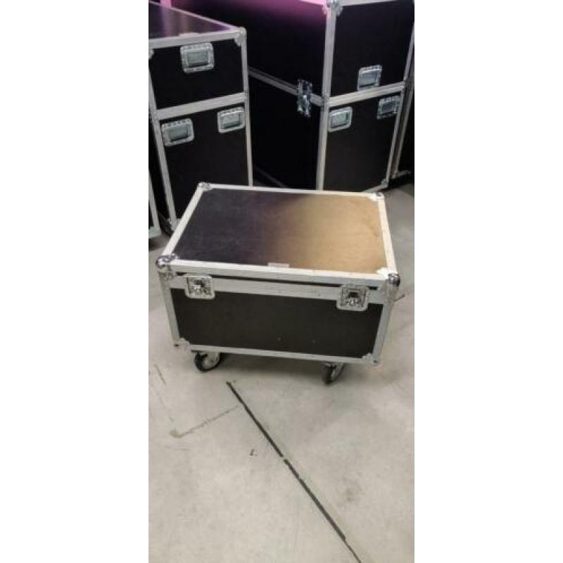 Flightcase op wielen b70 / d50 / h40 , met wielen 50