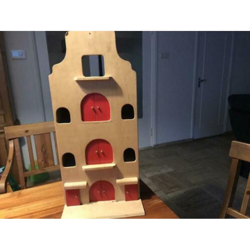 Houten pakhuis +- 67 cm hoog en 29 cm breed