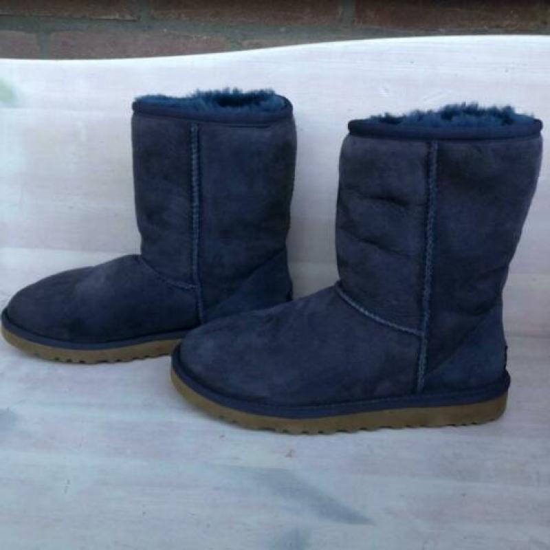 Uggs donkerblauw halfhoog