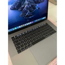 MacBook 2017 15" Retina /i7-2.8 GHz/16GB/256GB / Applecare +