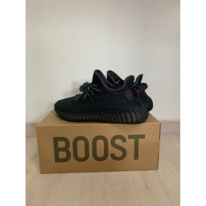 Yeezy Boost 350 V2 Non-Reflective maat 40 2/3