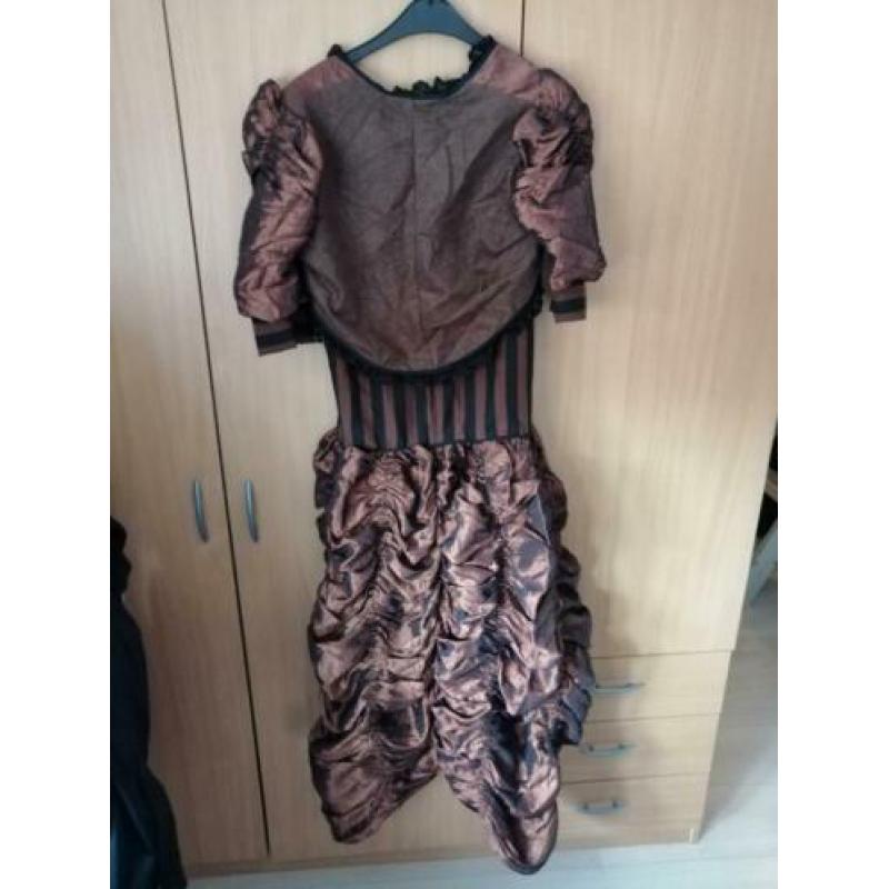 Steampunk jurk met hoed