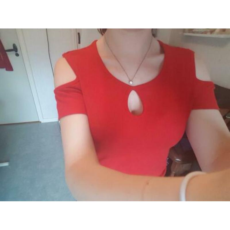 Helder rood dames tshirt. Maat s