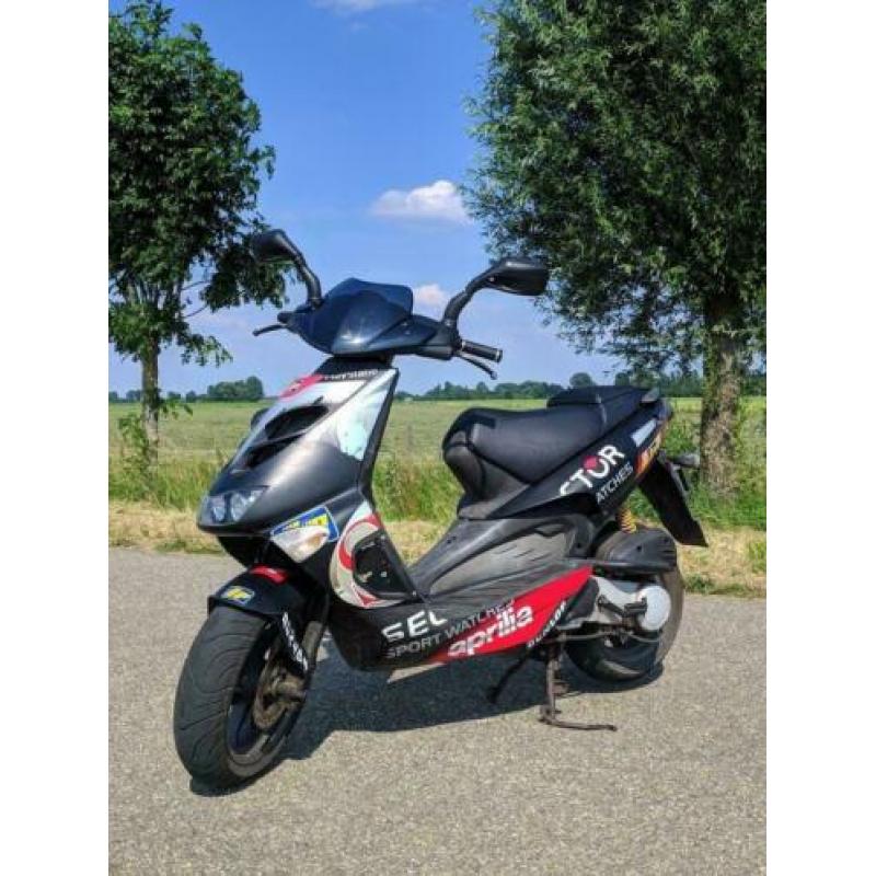 TK: Aprilia TE, 49 CC Scooter + in nieuwstaat dekhoes