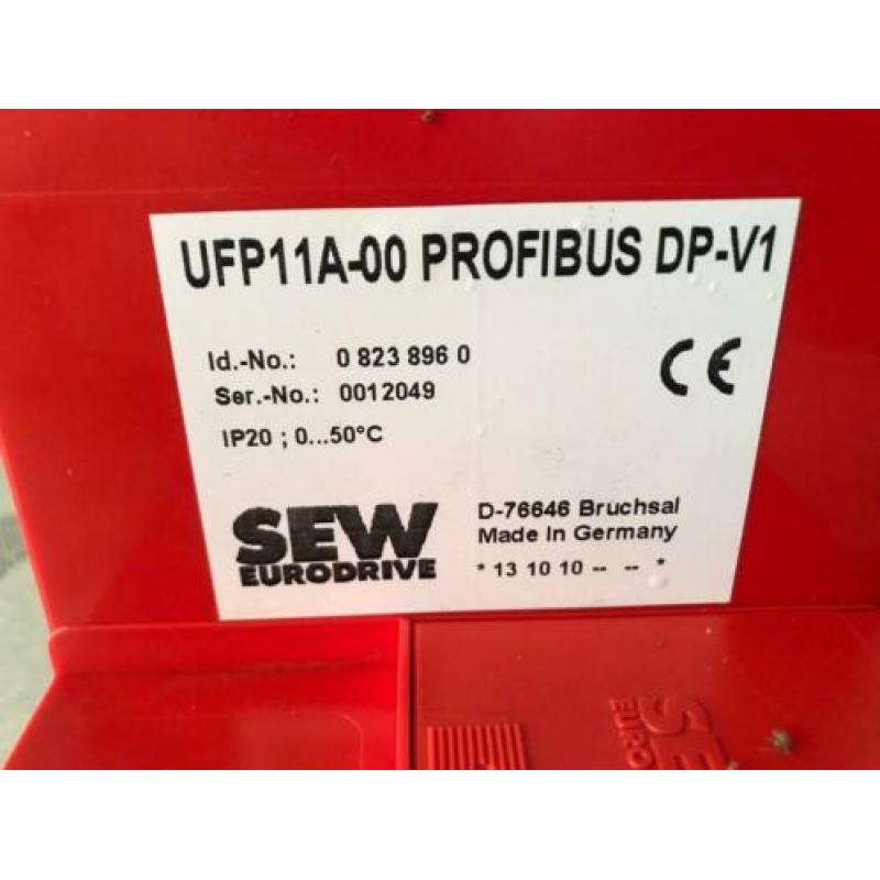 6 x SEW Eurodrive frequentieregelaar + 1 profibus terminal