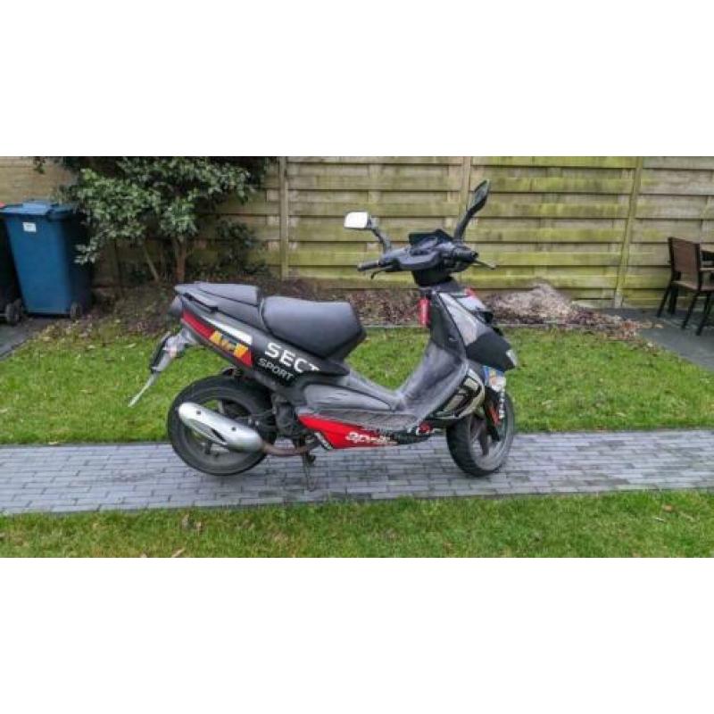 TK: Aprilia TE, 49 CC Scooter + in nieuwstaat dekhoes