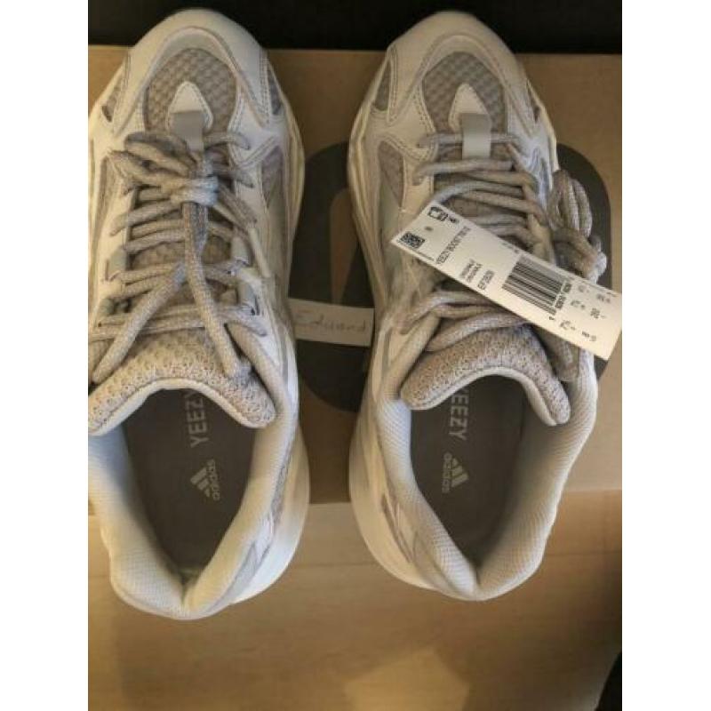 Yeezy 700 V2 Static - Maat 41 1/3 (Deadstock)