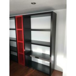 Ikea lack boekenkast (groot: zwartbruin. Klein :rood+groen)