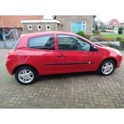 Renault Clio 1.4 16V 72KW 3-DRS E4 2007 Rood