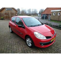 Renault Clio 1.4 16V 72KW 3-DRS E4 2007 Rood