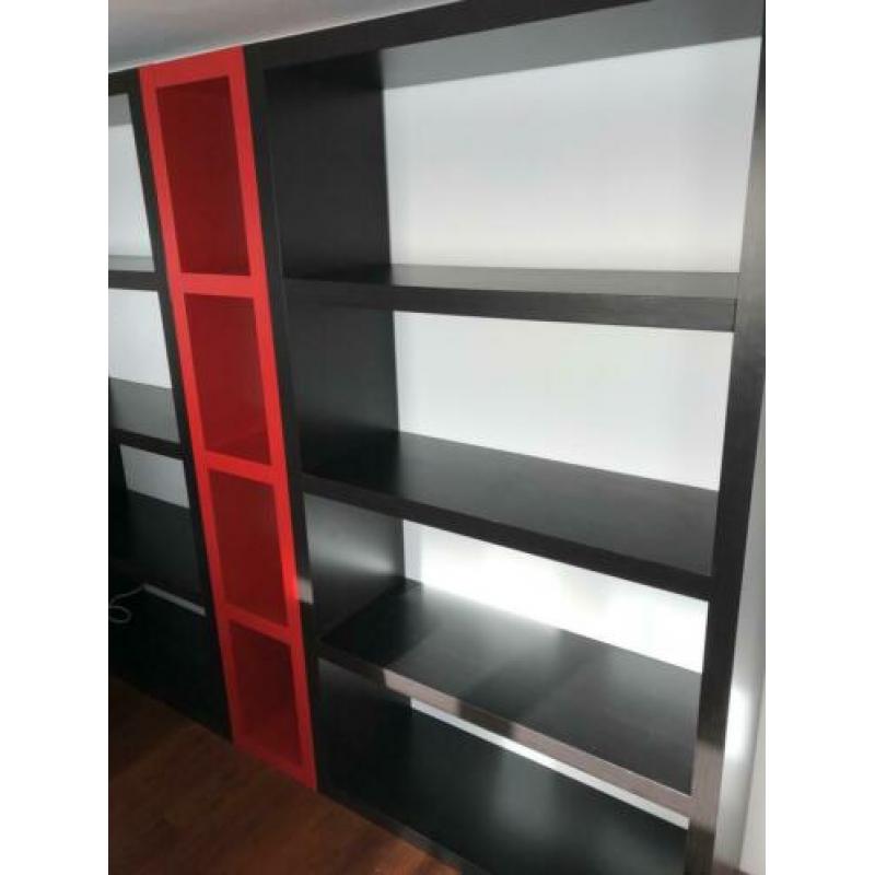 Ikea lack boekenkast (groot: zwartbruin. Klein :rood+groen)