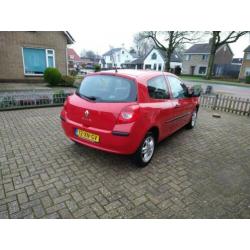 Renault Clio 1.4 16V 72KW 3-DRS E4 2007 Rood