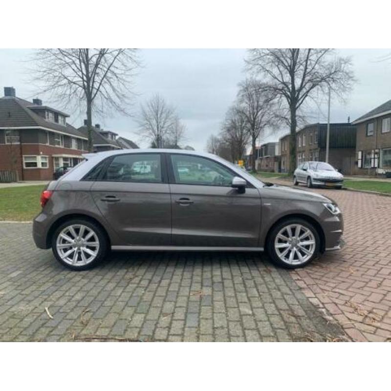 Audi A1 A1 SPORTBACK A1 s-line DSG met navi