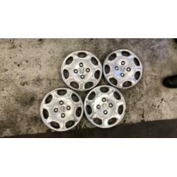 Wieldoppen set 13 inch Peugeot origineel