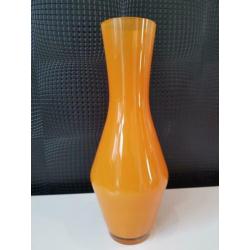 Oranje vaas glas mooie vormgeving 32cm ! (Evt.2stuks)