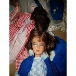 Vintage Barbie Tressy Bella / standaard, sleuteltje kleding