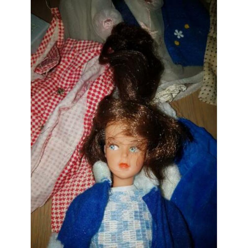 Vintage Barbie Tressy Bella / standaard, sleuteltje kleding