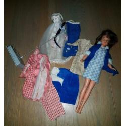 Vintage Barbie Tressy Bella / standaard, sleuteltje kleding