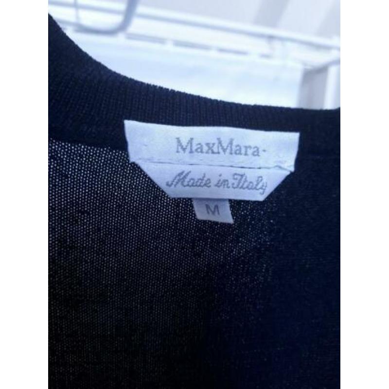 Leuk donkerblauw truitje van MaxMara maat M (valt klein)