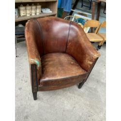 Antieke schapenleren fauteuil