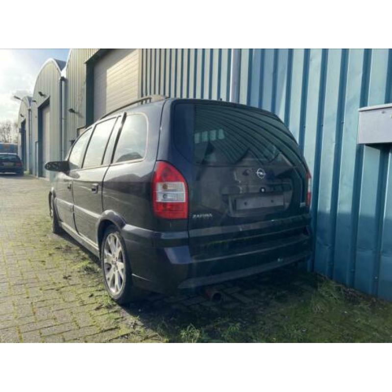 Opel Zafira 2.0 Turbo 2003 Zwart met motorschade!