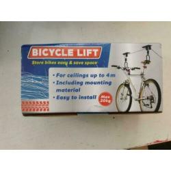 Fiets lift voor aan plafond