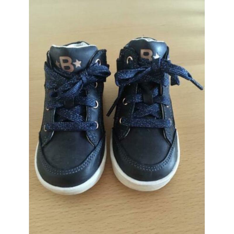 Nieuwstaat schoenen Orange babies maat 24