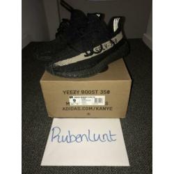 Adidas Yeezy 350 V2 Oreo Maat 42 2/3