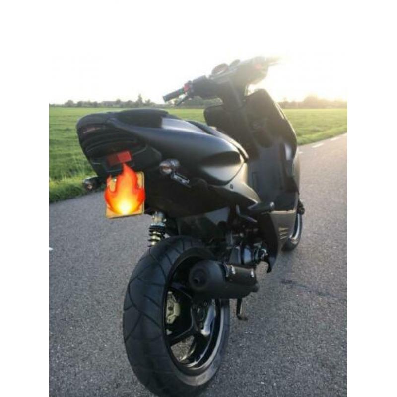 Zwarte yamaha aerox 50cc te koop aangeboden