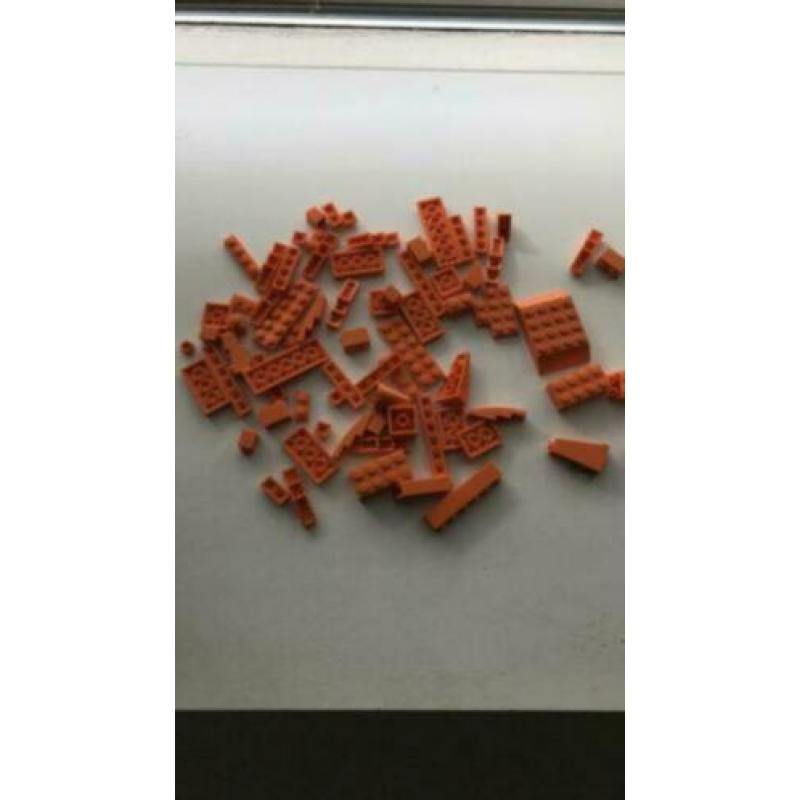 Oranje lego stukjes