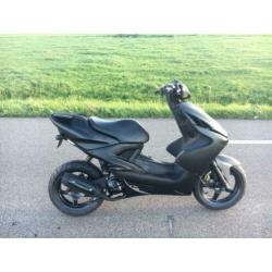 Zwarte yamaha aerox 50cc te koop aangeboden