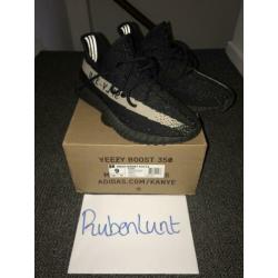 Adidas Yeezy 350 V2 Oreo Maat 42 2/3