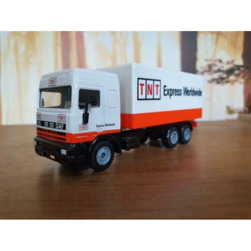 Siku Daf 95 TNT Expres motorwagen 1:55 NM