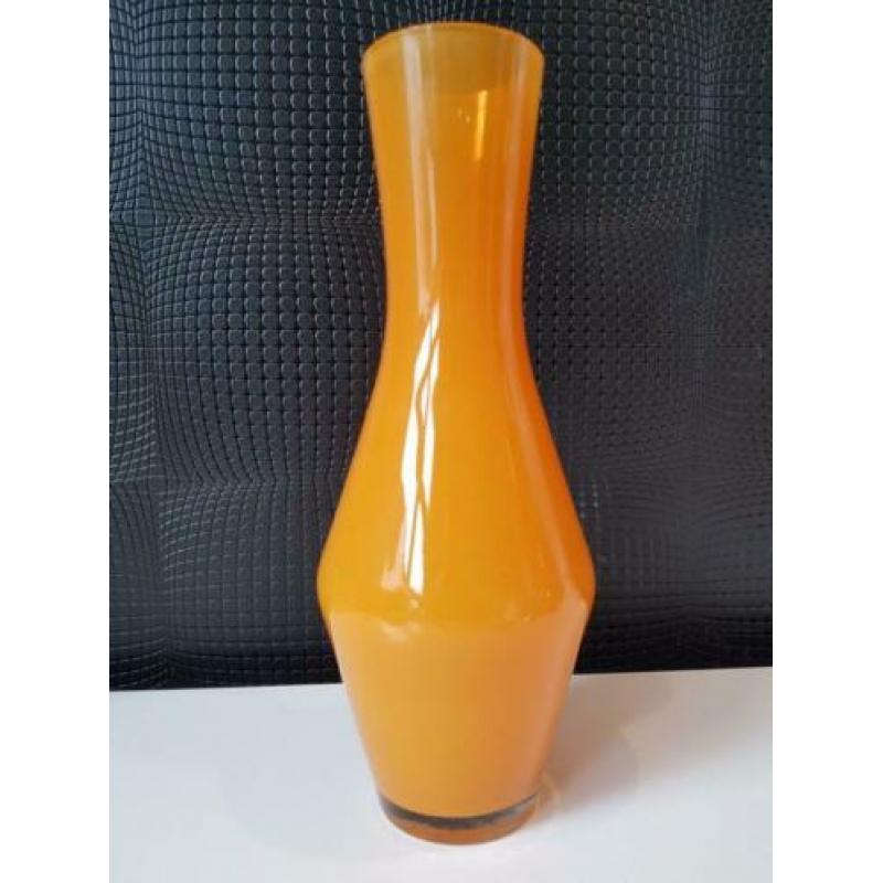 Oranje vaas glas mooie vormgeving 32cm ! (Evt.2stuks)