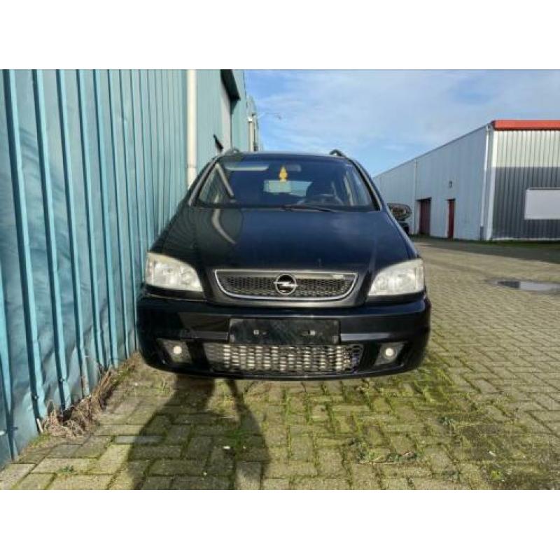 Opel Zafira 2.0 Turbo 2003 Zwart met motorschade!