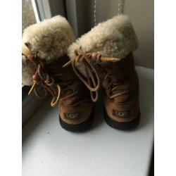 UGGS 2 paar 50 EURO NU OF NOOIT maat 40