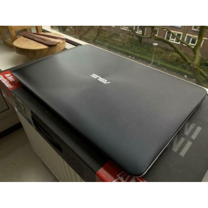 Asus A555L Zwart Laptop + Sims4 en Adobe programma’s